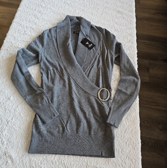 Guess Sweaters - Guess Gray V-Neck Sweater with Belt